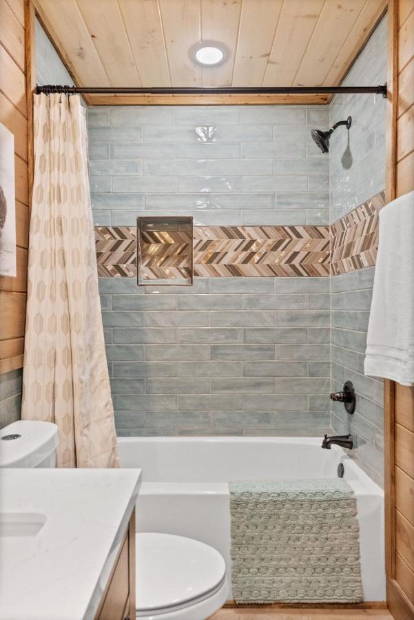 Mins To Gburg Sleeps 8 Hot Tub Arcade Area Pool Villa Gatlinburg Exterior photo