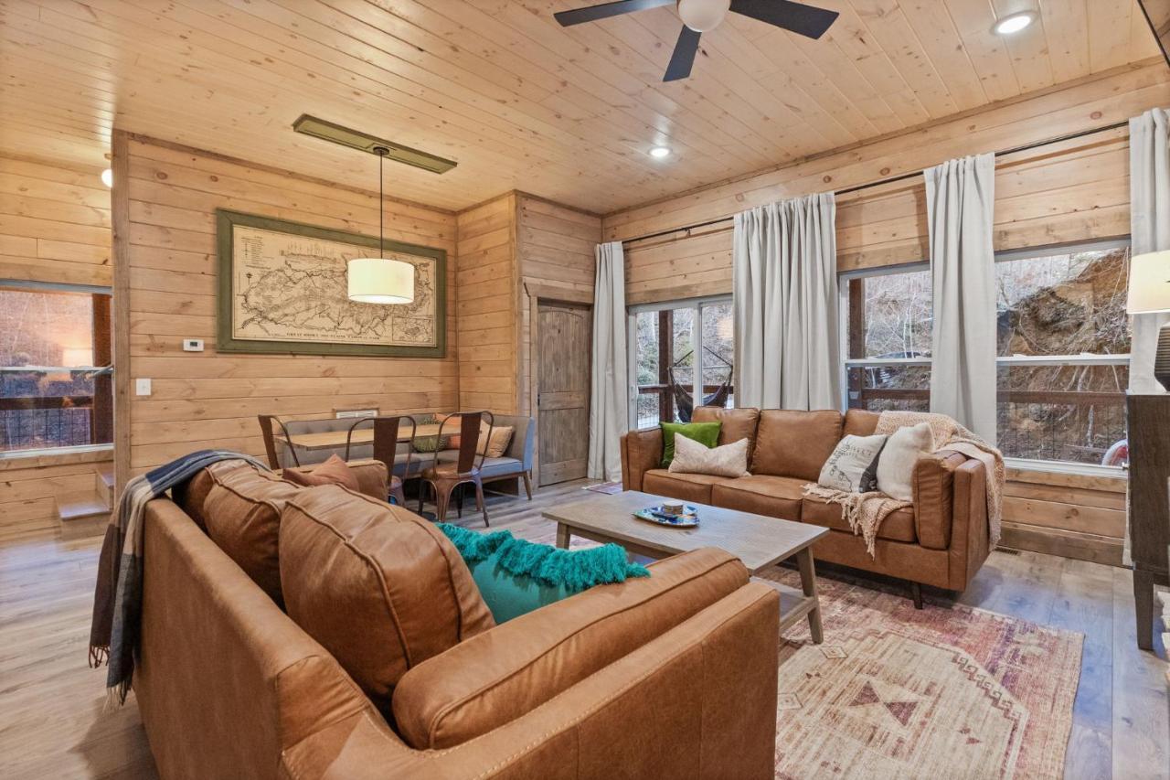 Mins To Gburg Sleeps 8 Hot Tub Arcade Area Pool Villa Gatlinburg Exterior photo