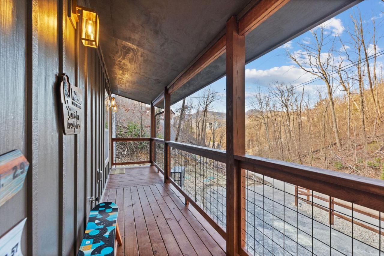 Mins To Gburg Sleeps 8 Hot Tub Arcade Area Pool Villa Gatlinburg Exterior photo
